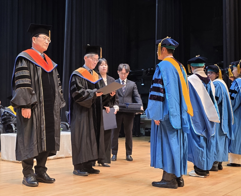 마라톤클럽  지인학회장(18회) 체육학 박사 학위 수여